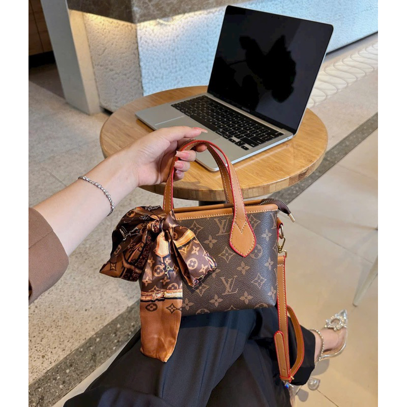 Túi xách kèm khăn