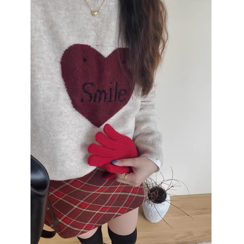 Áo len thêu tim đỏ siêu nổi bật siêu xinh