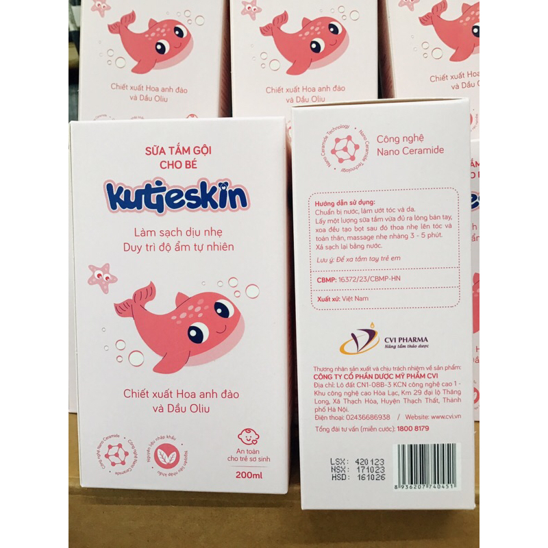 Sữa tắm gội em bé kutieskin. Làm sạch dịu nhẹ, duy trì độ ẩm tự nhiên.