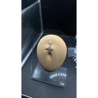 Khuyên rốn bạc ổ kết đá