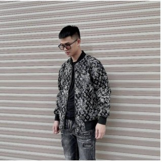 Áo khoác bomber nam lv họa tiết in nổi cực chất . áo khoác bomber lv chất vải dạ cao cấp dành cho nam