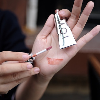 Son dưỡng có màu M.O.I Jelly Lipgloss 4,5g
