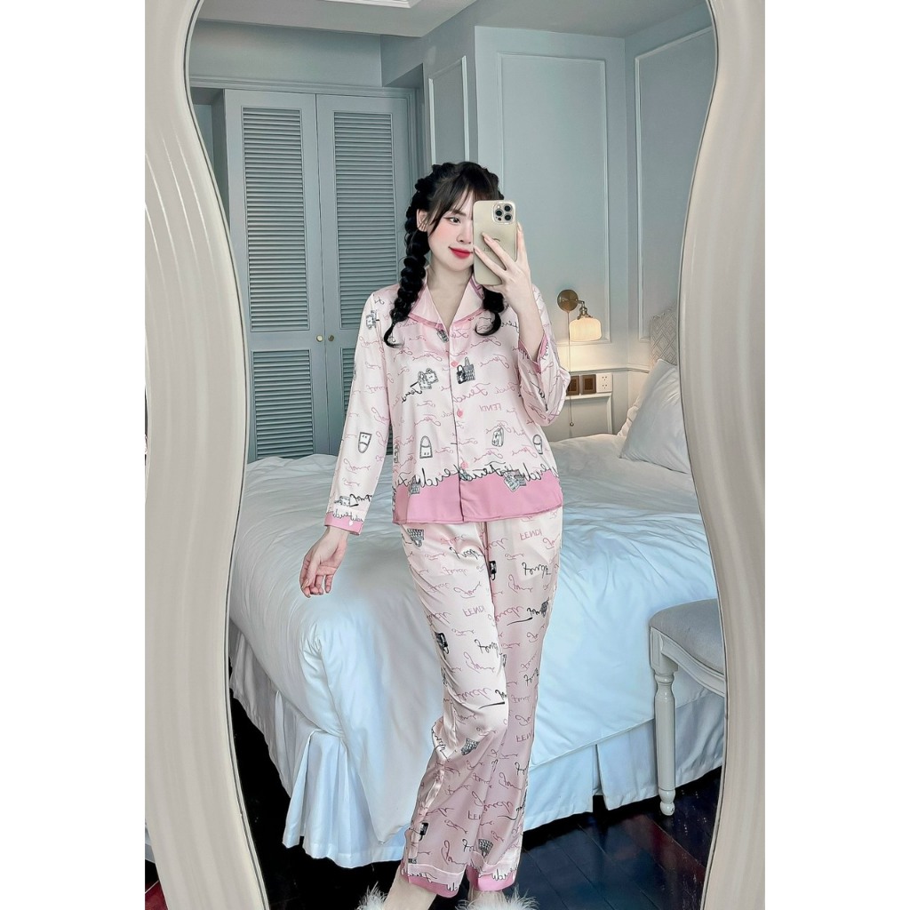 Set lụa Sam Luxury cao cấp, họa tiết ổ khóa phối chữ trẻ trung, kiểu dáng áo dài tay quần dài, chất mềm mại thoáng mát