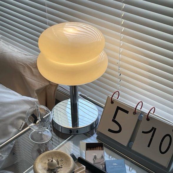 Đèn ngủ, đèn trang trí đế kim loại độc đáo mang phong cách Hàn Quốc