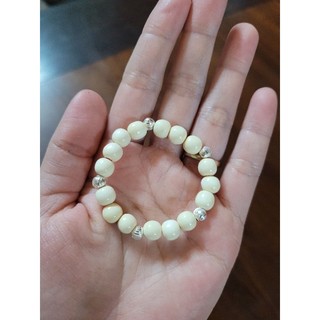 Vòng dâu tằm cho bé mix 5 bi bạc.