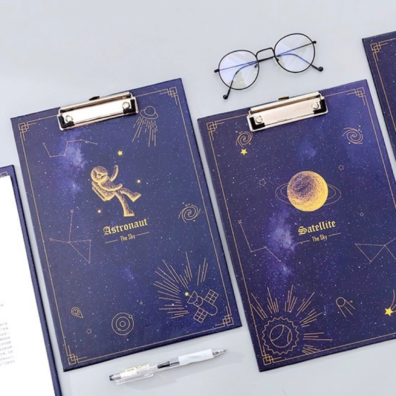 Bìa trình ký A4 đứng có kẹp Hình không gian vũ trụ - Kẹp giấy cao cấp cho học sinh, văn phòng B108