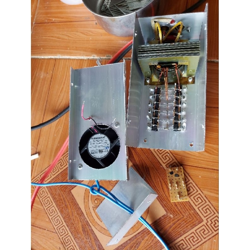 Máy điện bắt chuột, 12v-10A, 500 -1000m 12 sò H1061  Singapore, có đèn báo tải, quạt tản nhiệt ,  bảo hành 12 tháng