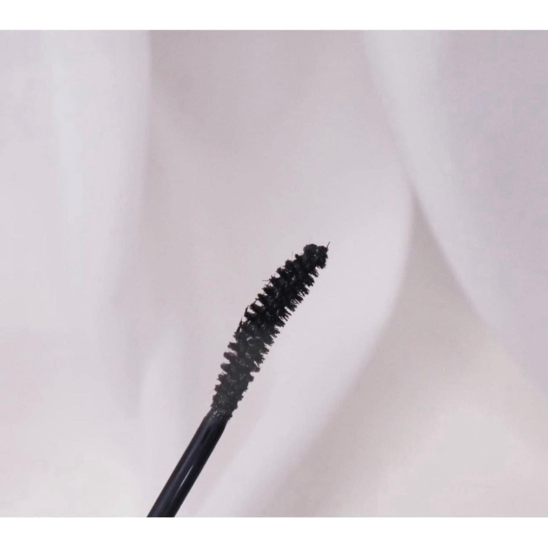 MASCARA CLIO MÀU ĐEN DÀI VÀ CONG MI