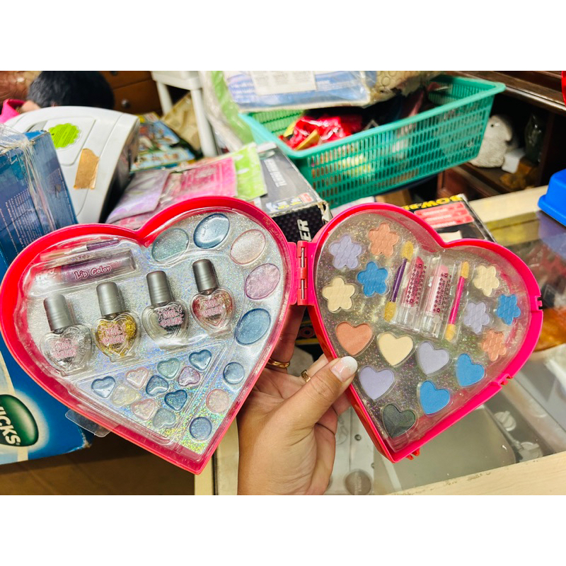 Bộ đồ chơi hộp trang điểm và sơn móng tay cho bé