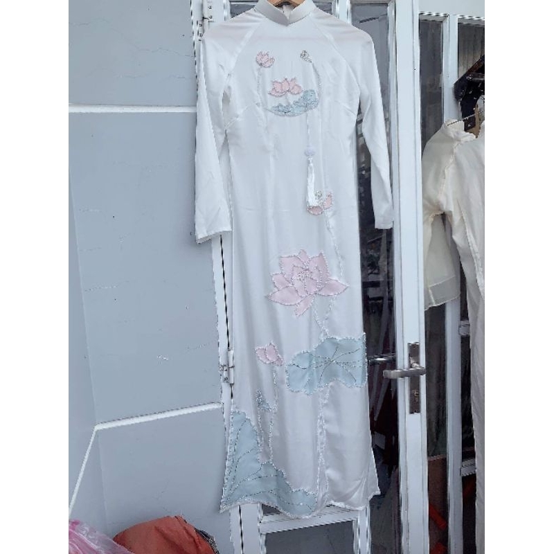 Áo dài tay phồng hoa sen tiệc hỏi cưới