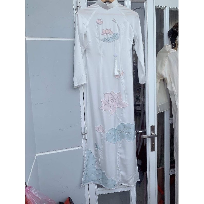 Áo dài tay phồng hoa sen tiệc hỏi cưới