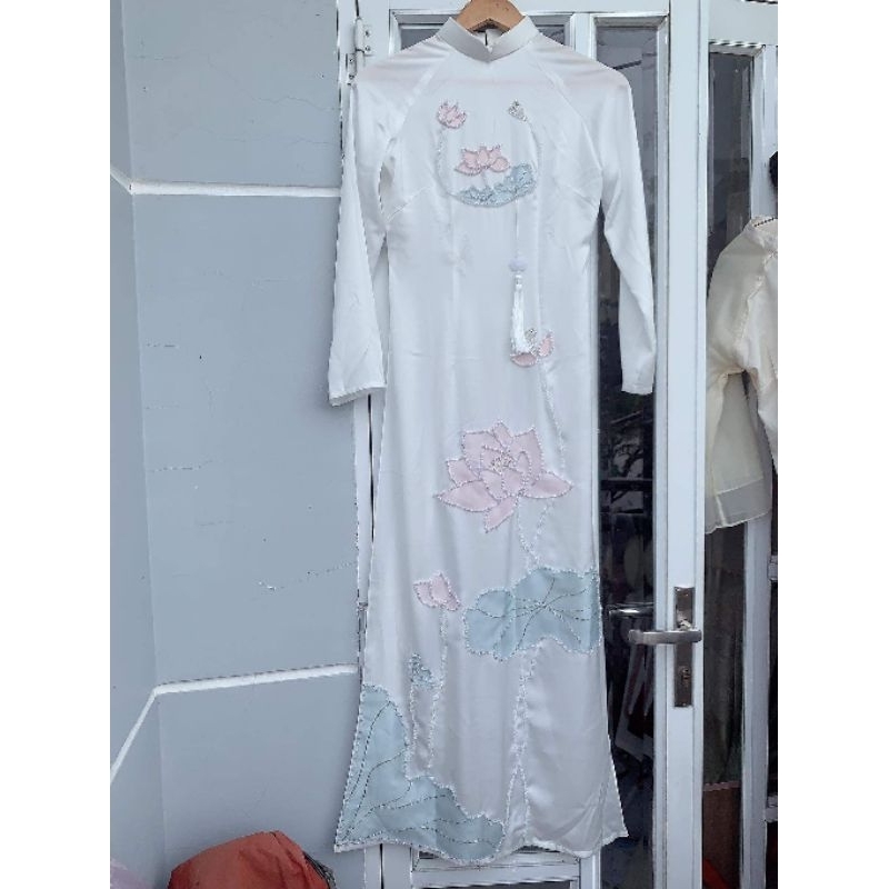 Áo dài tay phồng hoa sen tiệc hỏi cưới