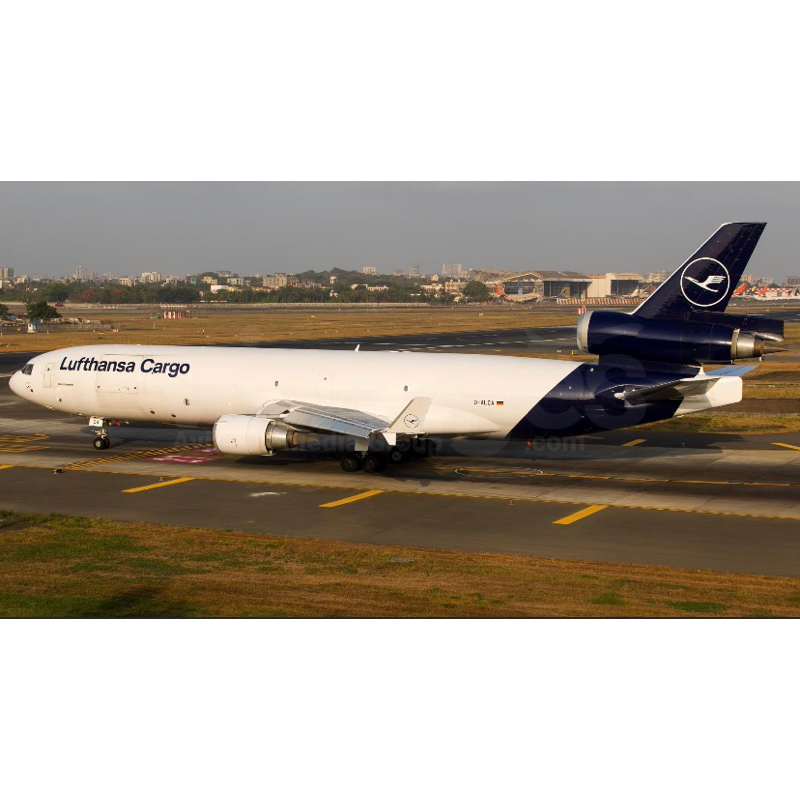 Mô hình giấy Máy bay lufthansa cargo airbus a330