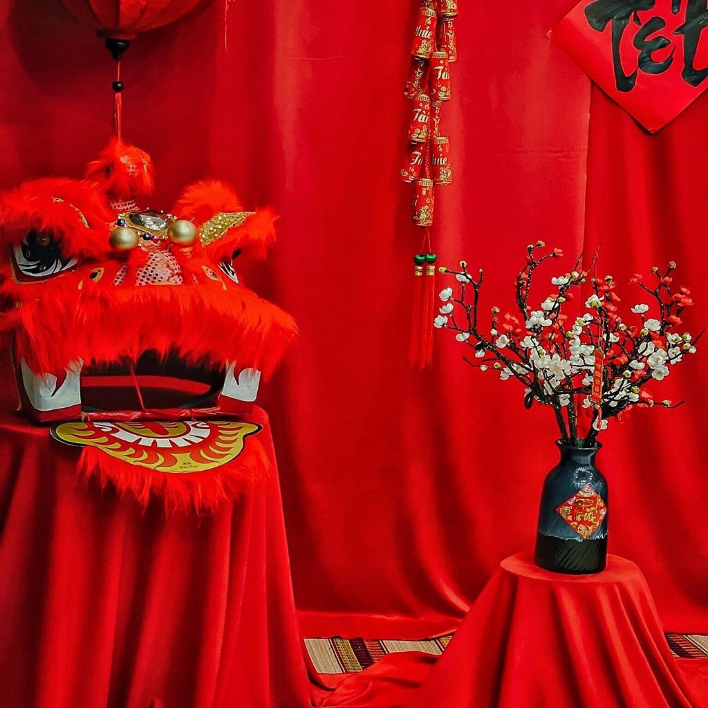 Vải nhung đỏ Tết, vải con công làm phông nền, trải bàn, rèm trang trí noel, tết Tinh Hoa Việt