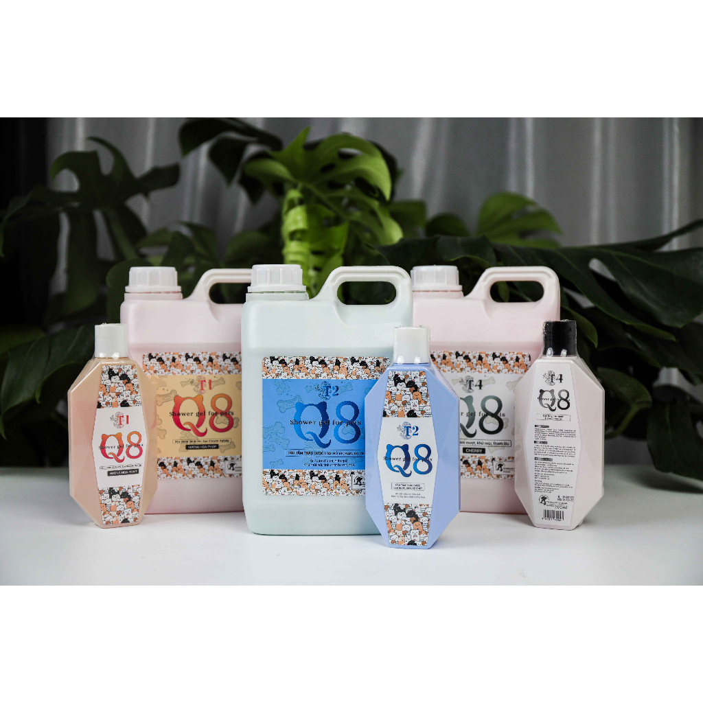 Sữa Tắm Thảo Dược Cao Cấp Cho Chó Mèo Q8 can 2L