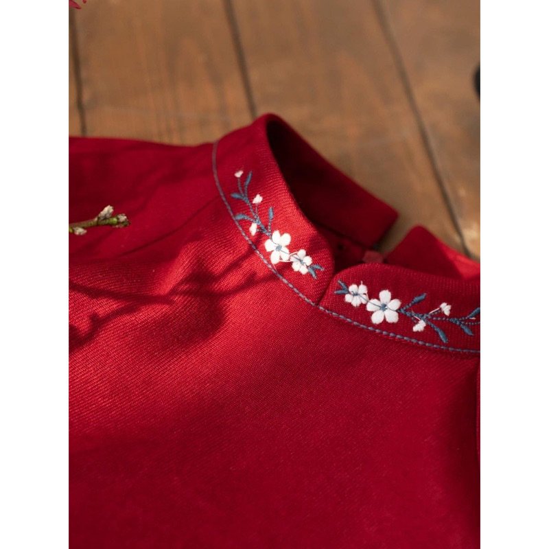 Áo Dài Tết - Áo Dài Cách Tân Đỏ Dáng Suông Thiết Kế Hoa Thêu Chất Liệu Nhung Tăm Trẻ Trung Phù Hợp Với Mọi Lứa Tuổi