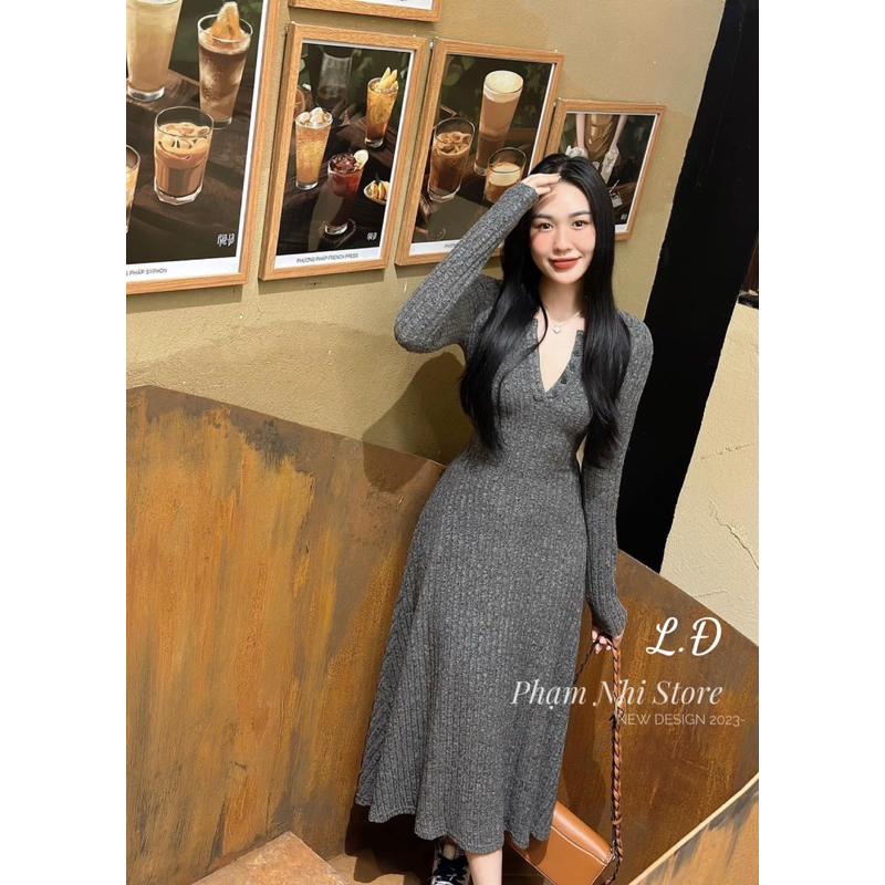 Váy len trơn xoè dáng dài cổ V đơn giản mà sang chảnh