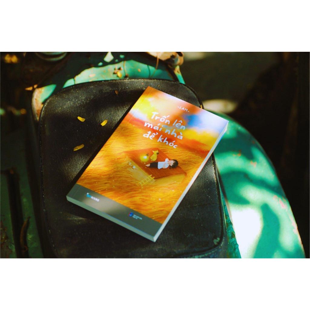 Sách - Trốn Lên Mái Nhà Để Khóc