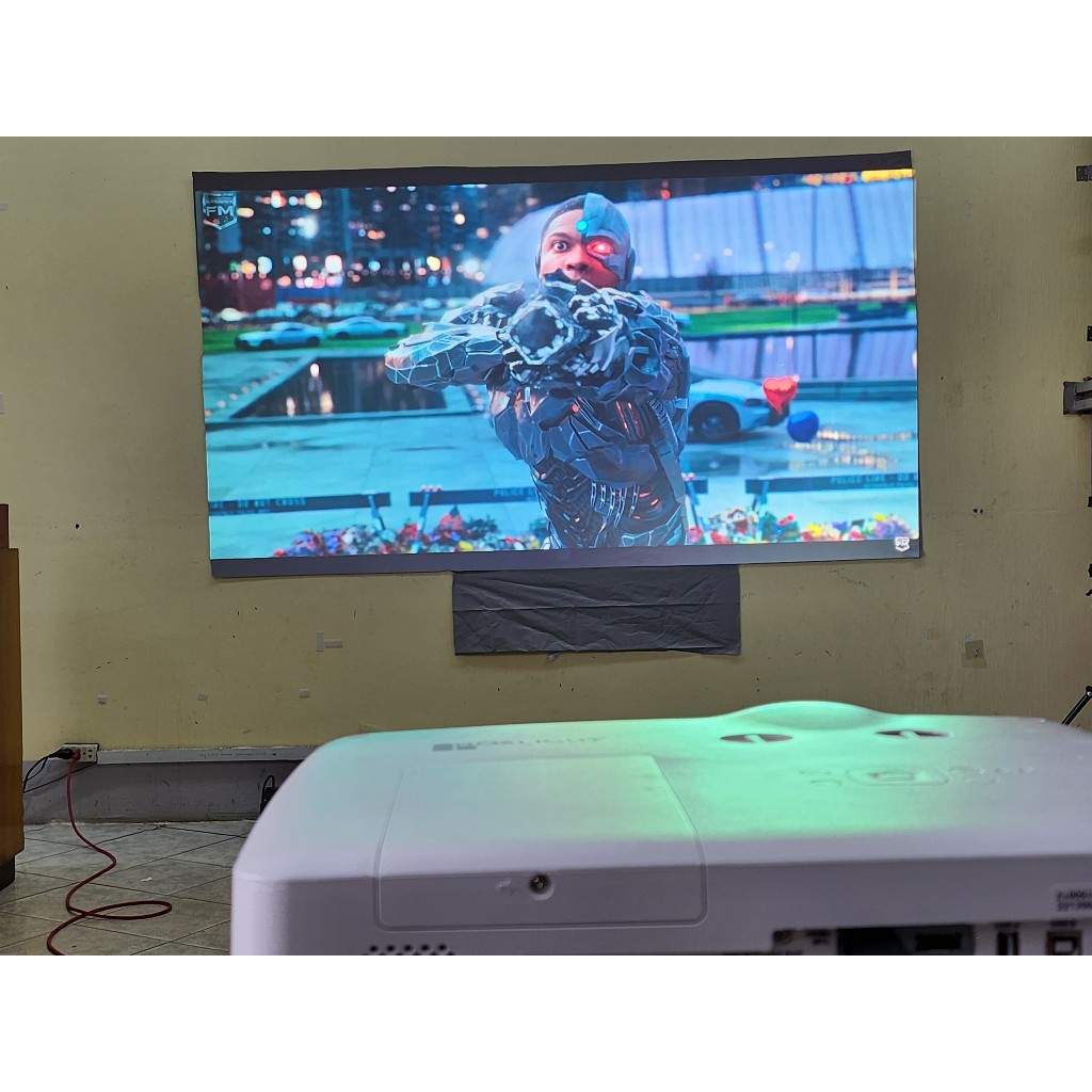 Vải màn chiếu dán tường phản quang tăng độ sáng  cho máy chiếu xa