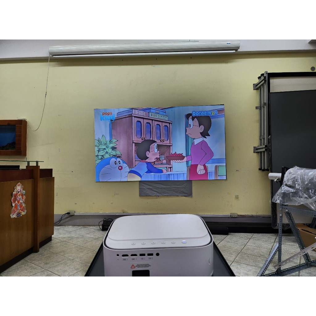 Vải màn chiếu dán tường phản quang tăng độ sáng  cho máy chiếu xa