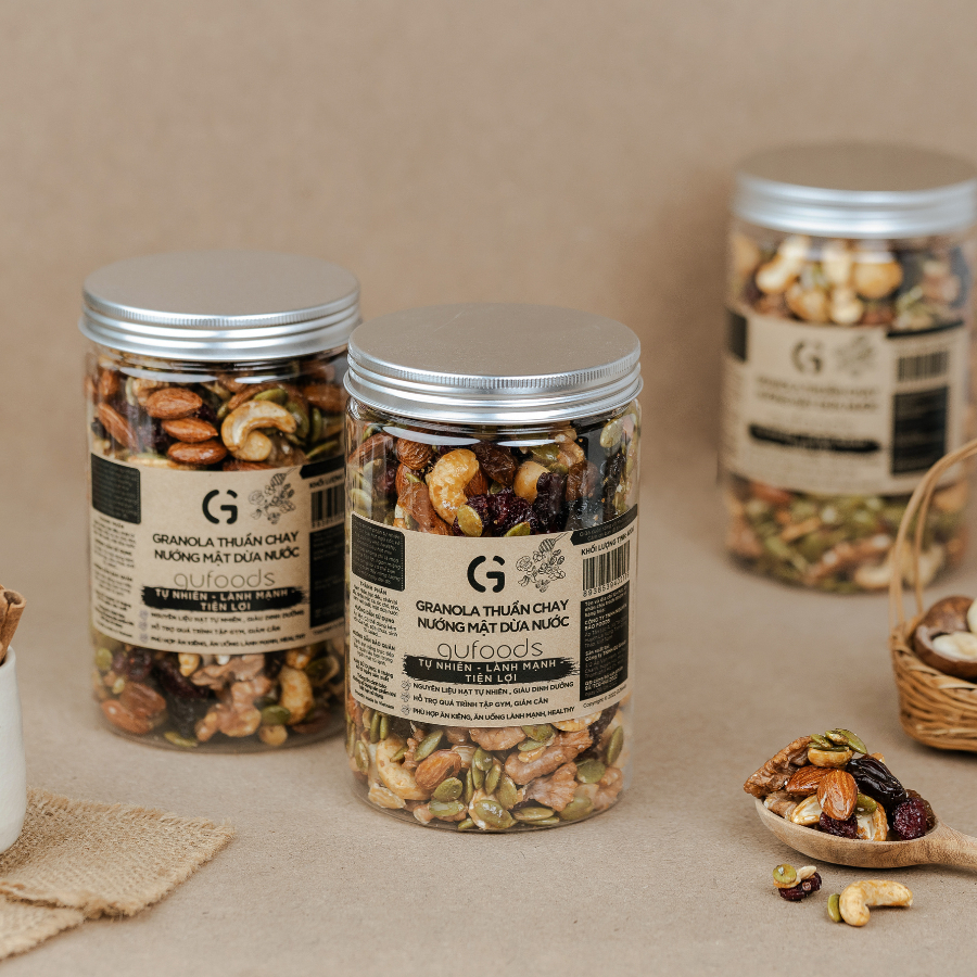 Granola thuần chay nướng mật dừa nước GUfoods (0% yến mạch; mix mắc ca, nho nâu, nam việt quất, hạnh nhân) (15g/400g)