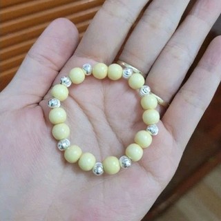 Vòng dâu tằm cho bé gái. tặng kèm hạt dâu + dây dự phòng và hộp đựng