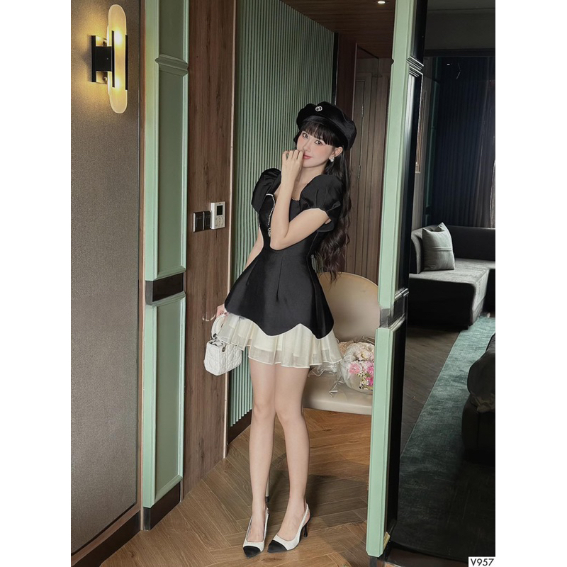 Đầm xoè tay phồng kết cườm phối tag ngực