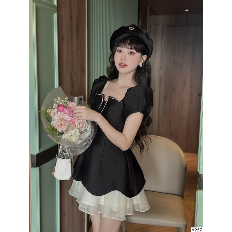 Đầm xoè tay phồng kết cườm phối tag ngực