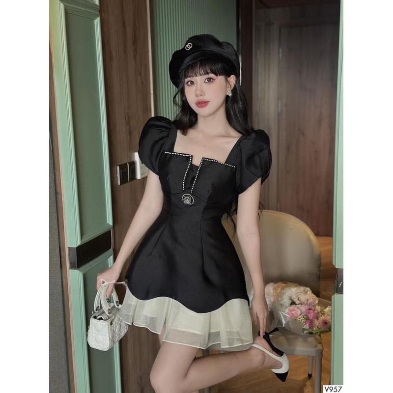 Đầm xoè tay phồng kết cườm phối tag ngực