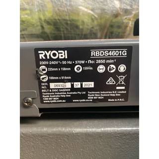 máy chà nhám Ryobi