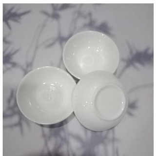 Chén sứ trắng trơn
