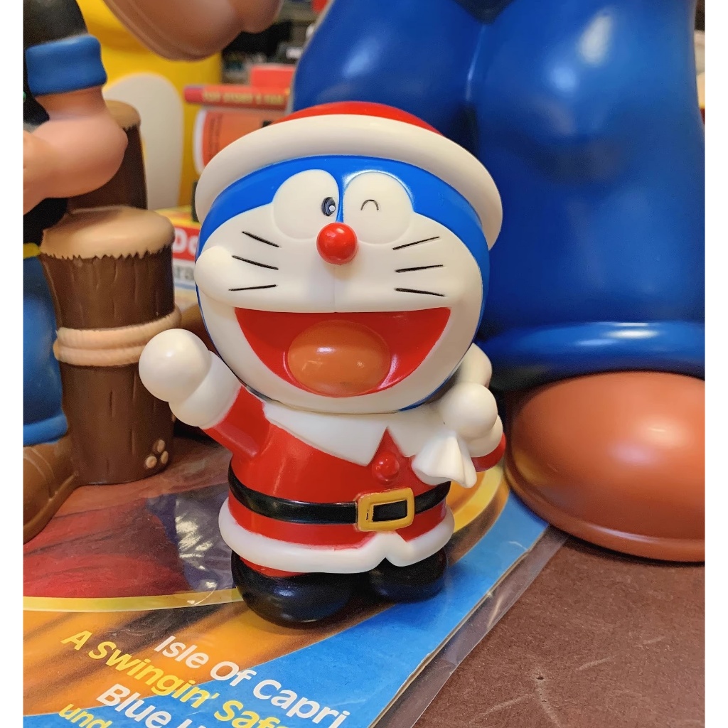 Mô hình Doraemon ông già Noel / Giáng Sinh kèm ống heo mini 15cm