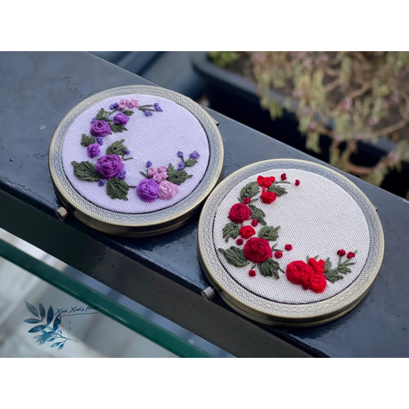 Gương trang điểm cầm tay thêu hoa hồng(mirror embroidery)