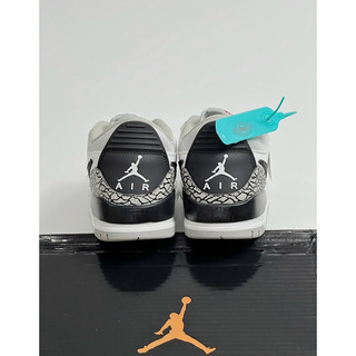 Giày sneaker Jo.rdan trắng gót xám đốm ( giá chưa bao gồm box bảo vệ )
