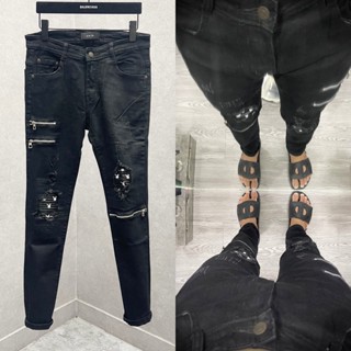 Quần jean bò nam Amiri thêu khoá zip đùi gối phối rách lót da nhăn thỏ Playboy QJ22P