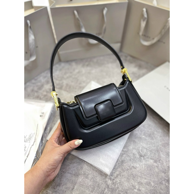 Túi khoá vuông bọc da dáng mới 2023