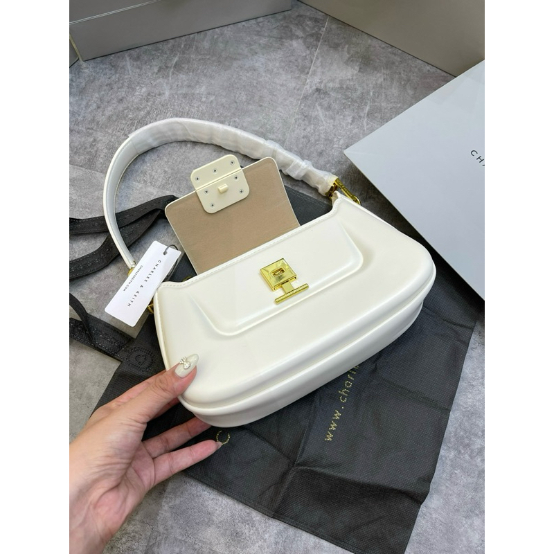 Túi khoá vuông bọc da dáng mới 2023