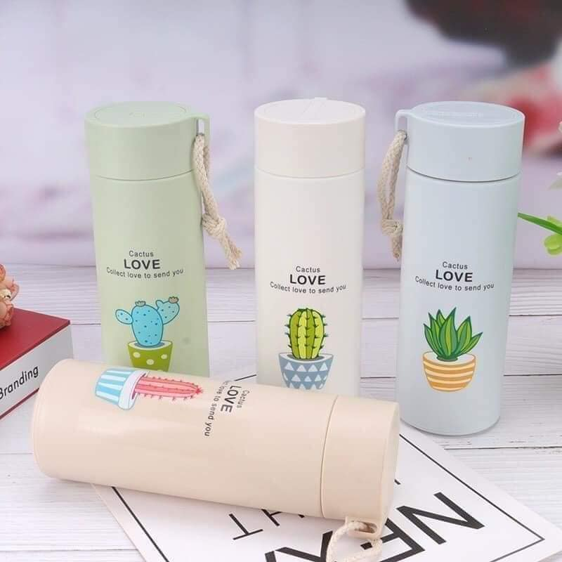 Bình nước in hình xương rồng 450ml lõi thủy tinh bọc vỏ nhựa lúa mạch có dây xách