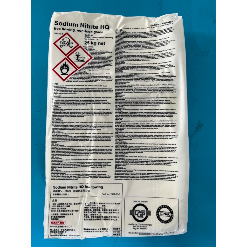0.5kg sodium nitrite 99%, natri nitrit, NaNO2, Đức