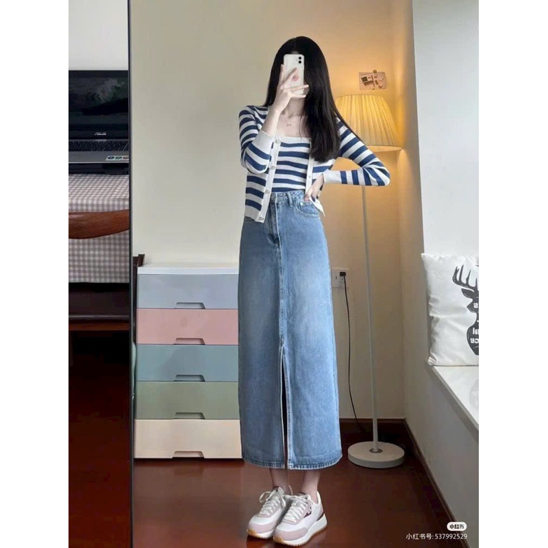 Chân váy dáng A dài qua gối