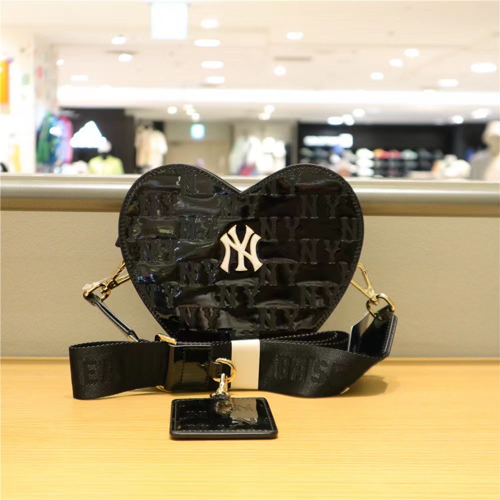 Túi m lb hình trái tim kèm ví chất da bóng logo khắc chìm hot new 2024