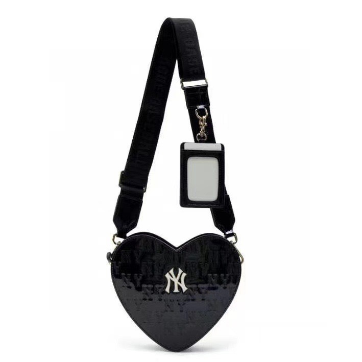 Túi m lb hình trái tim kèm ví chất da bóng logo khắc chìm hot new 2024