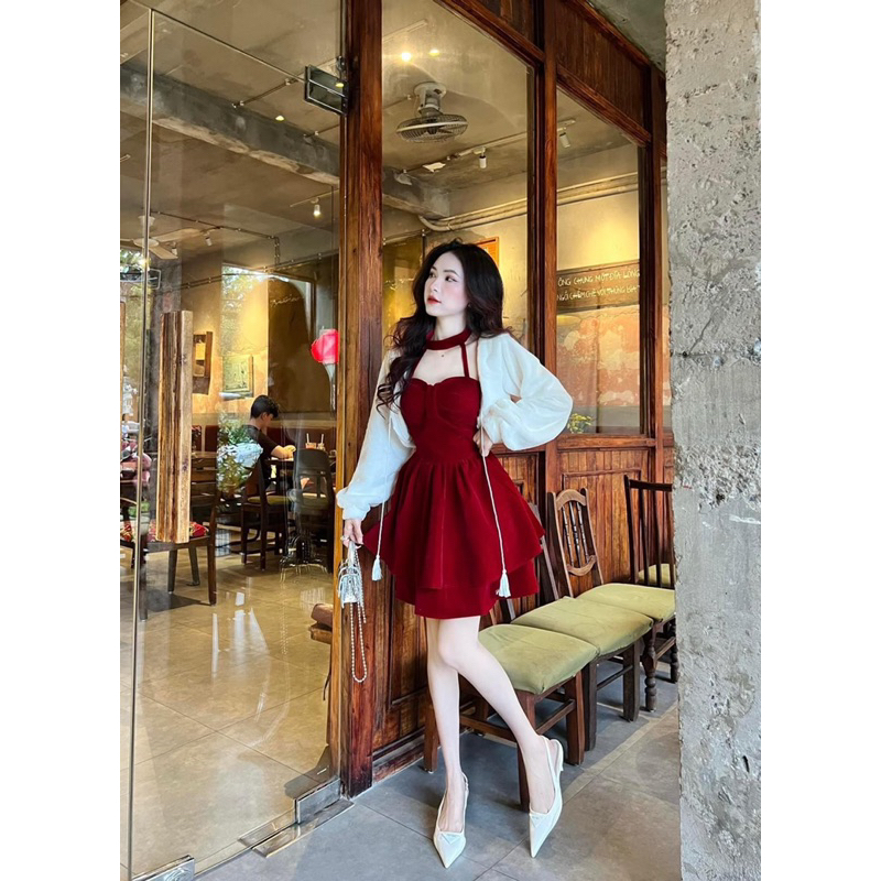 Set váy nhung đỏ dáng xoè kèm khoác lông trắng
