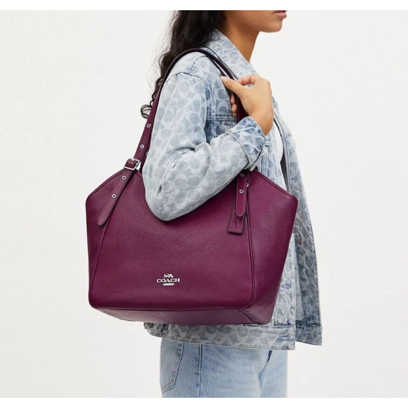 Túi công sở da thật Coach Meadow mẫu mới màu đỏ mận