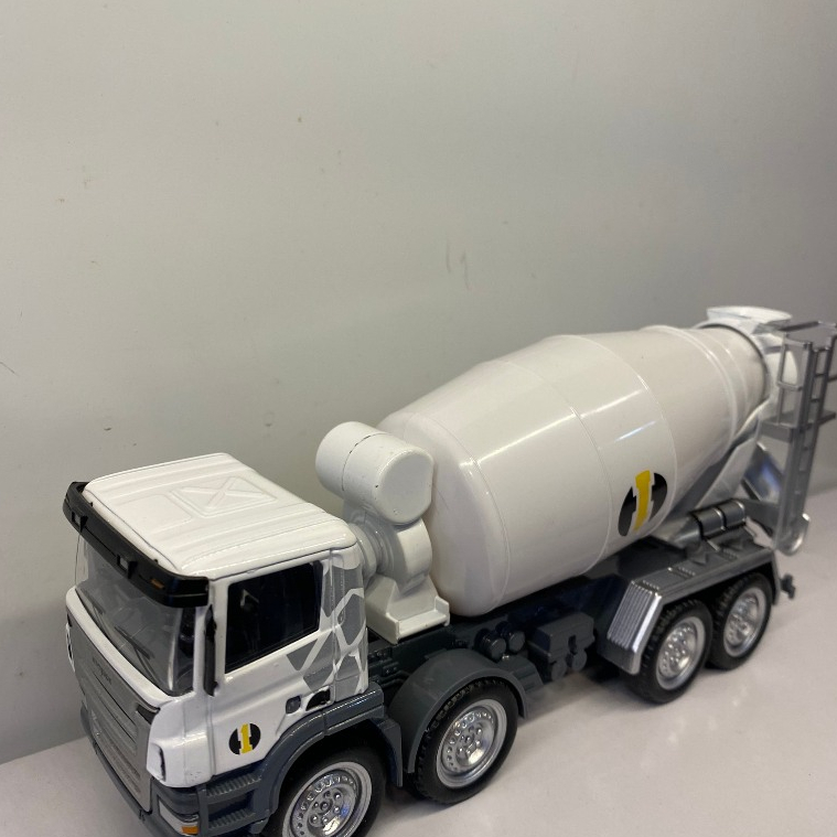 Mô hình tĩnh đồ chơi xe ô tô tải trộn bê tông Hy-Truck 7601 White 1:32 bằng thép xịn có mở cửa, đầu xe giá thành siêu rẻ
