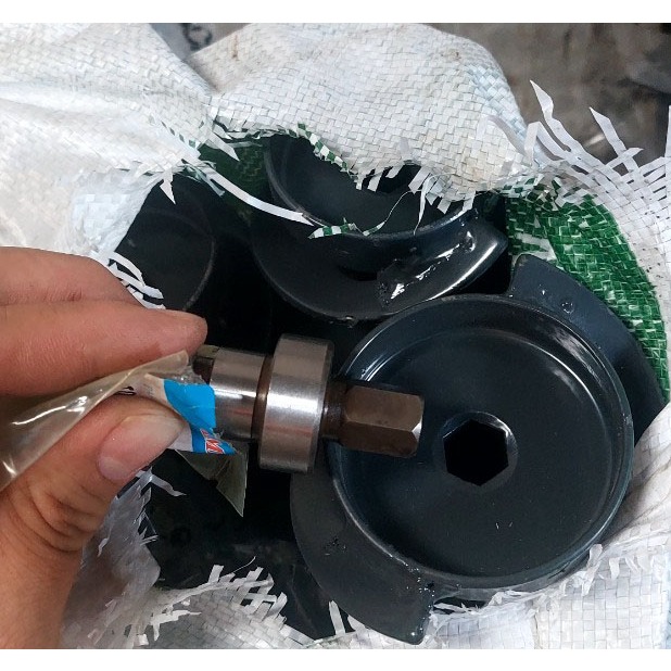 Xoắn lúa đứng máy gặt KUBOTA DC60/70 lỗ lục giác +  trục lục giác