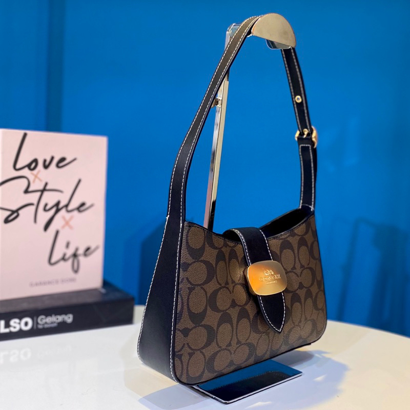 Túi Coach Eliza dáng kẹp nách mới 2023