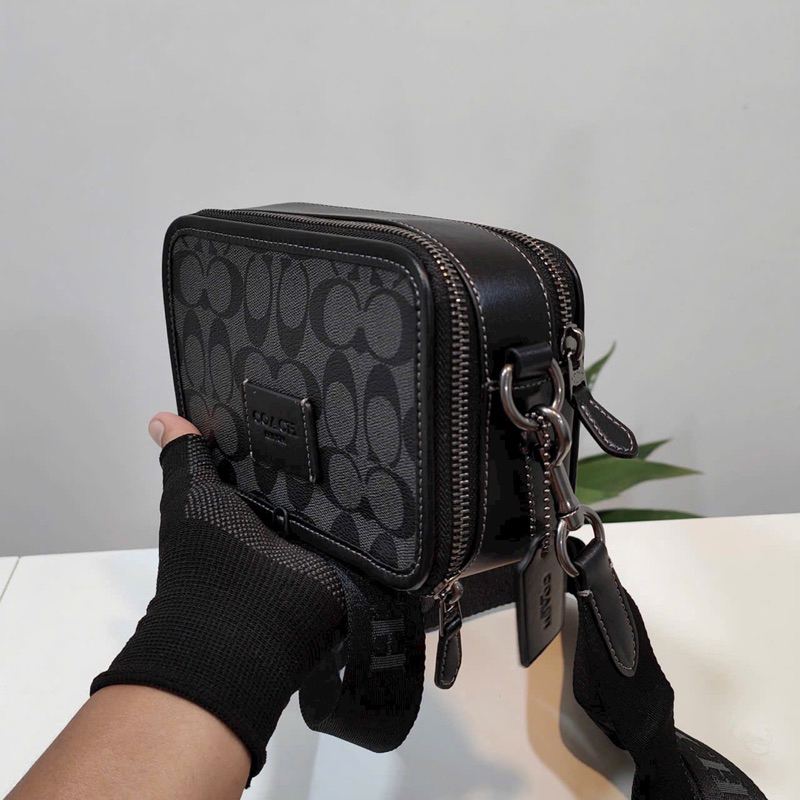 Túi nam Coach Wyatt Crossbody dáng đeo chéo mini