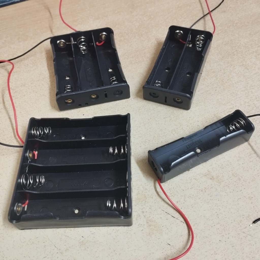 Xuongpinoto Khay pin 18650 3.7V loại 1 pin 2 pin 3 pin 4 pin để chế tạo