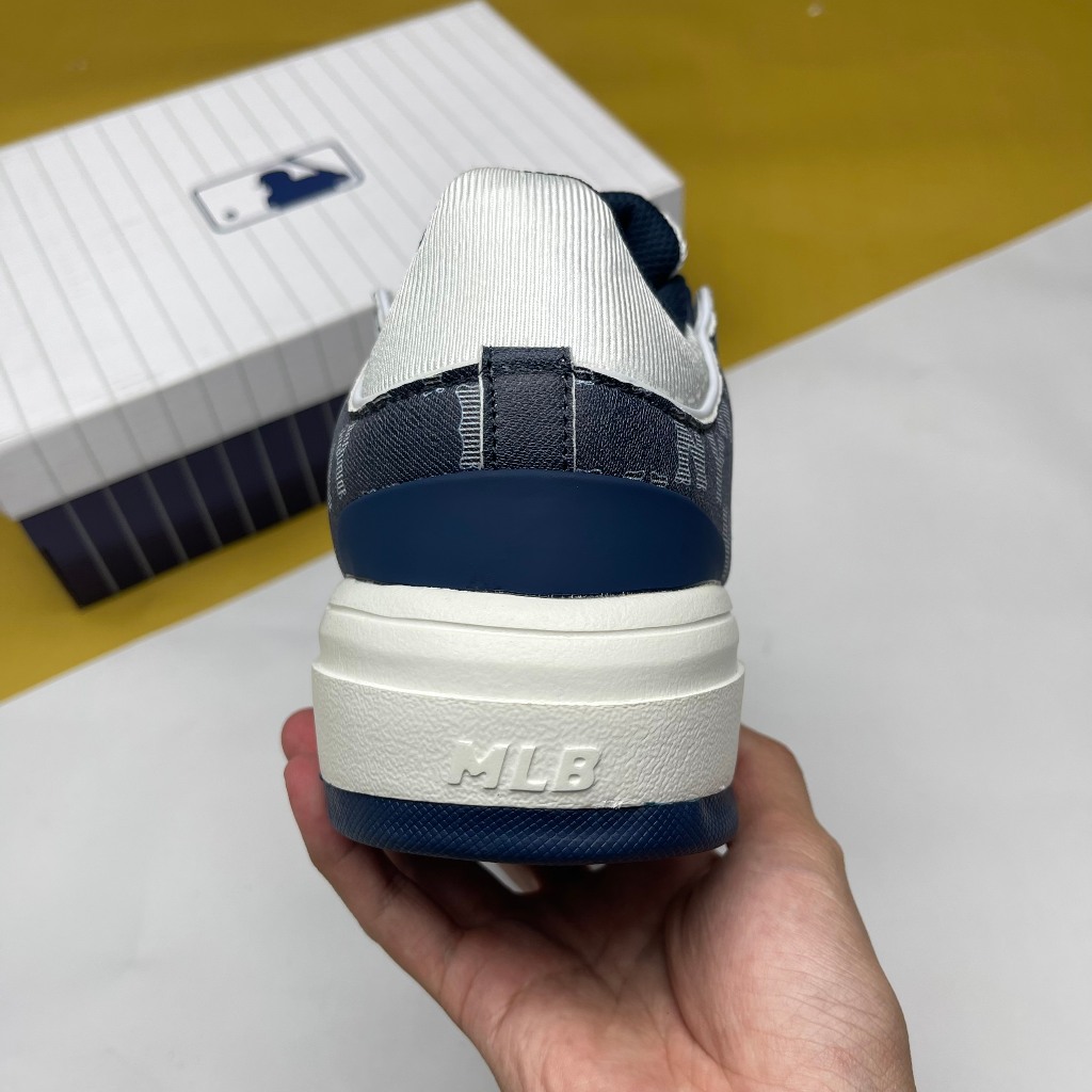 Giày MLB Chunky Liner Mid Denim New York Yankees Sox, MLB Liner Mid NY Trắng Xanh Biển Denim - Than.Shoes